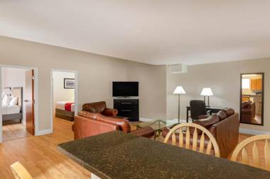 Days Inn & Suites by Wyndham Lakeland