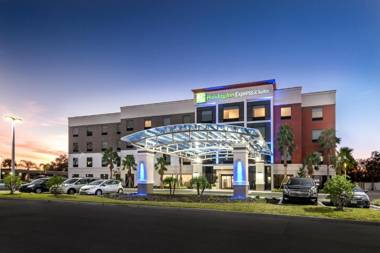 Holiday Inn Express & Suites Lakeland South an IHG Hotel