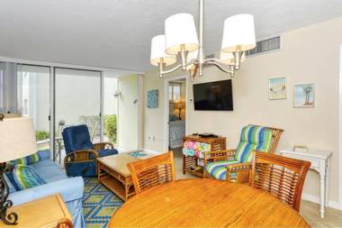 LaPlaya 101E-Relax on your private lanai under the palms!