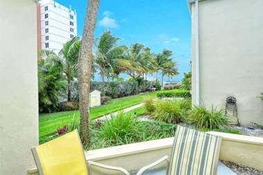 LaPlaya 101E-Relax on your private lanai under the palms!