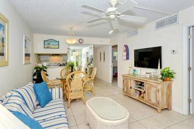 LaPlaya 102E-Tropical garden view near the pool!