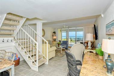 LaPlaya 204D Beach-lovers paradise 200 feet of private beach along the turquoise Gulf of Mexico