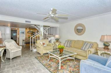 LaPlaya 204D Beach-lovers paradise 200 feet of private beach along the turquoise Gulf of Mexico