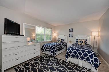 Sea Grape Inn 1- BEACHFRONT Property