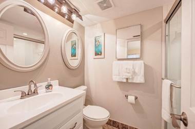 Sea Grape Inn 2- BEACHFRONT Property