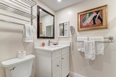 Sea Grape Inn 4- BEACHFRONT Property