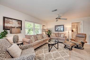 Sea Grape Inn 5- BEACHFRONT Property