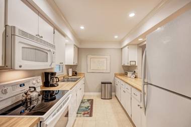 Sea Grape Inn 7 - BEACHFRONT Property