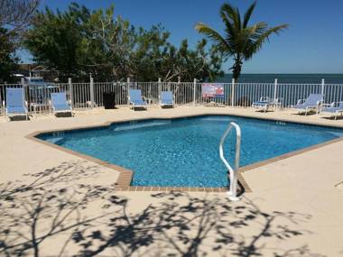 Captain Pip's Marina & Hideaway