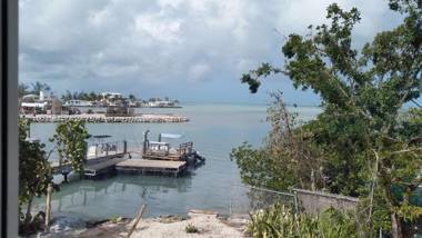 Captain Pip's Marina & Hideaway