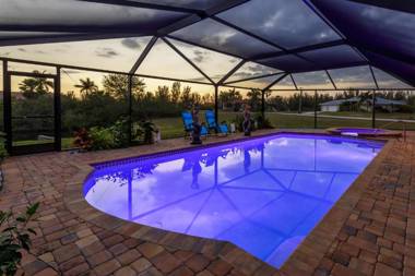 Enchanted Views Wondrous Memories Water Views with Heated Pool & Spa