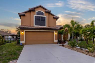 Enchanted Views Wondrous Memories Water Views with Heated Pool & Spa