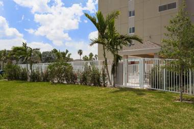 Candlewood Suites Miami Intl Airport - 36th St an IHG Hotel