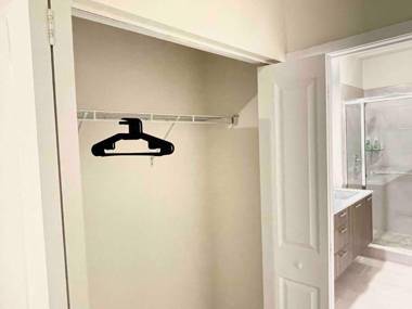 Room with private bathroom near the airport