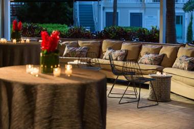 Kimpton Surfcomber Hotel an IHG Hotel