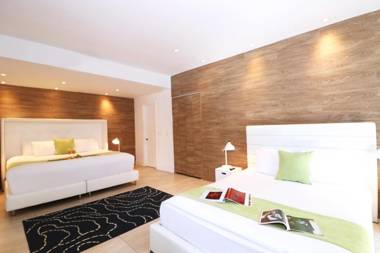 Chesterfield Hotel & Suites