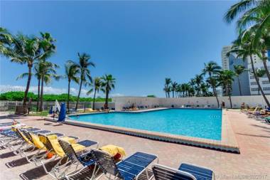 MiamiBeachFront with Pool WIFI & Cheap parking