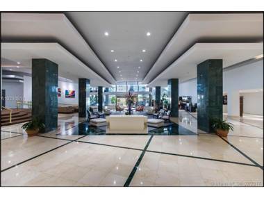 MiamiBeachFront with Pool WIFI & Cheap parking