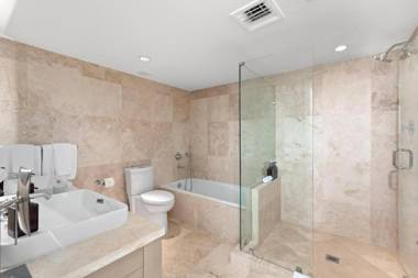 Oceanfront Private Condo at 1 Hotel & Homes -1219