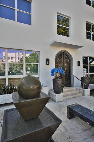 South Beach Luxury Apartments