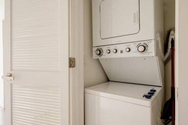 Moderno Residences By Bay Breeze