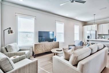 Majestic New 3-Story Home just 8-Mn Walk to Beach Free Wi-Fi Community Pool Access Pets Welcome!