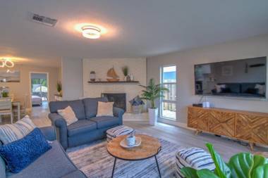 Relax Poolside & Walk or Bike to the Beach From This Amazing Naples Pool Home!