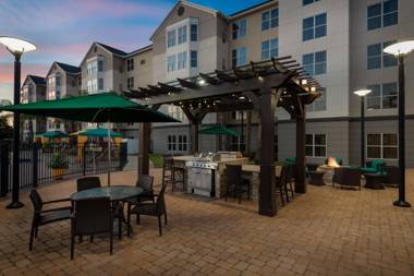 Homewood Suites by Hilton Orlando-Nearest to Universal Studios
