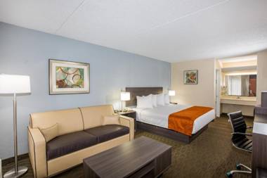 Days Inn & Suites by Wyndham Orlando Airport