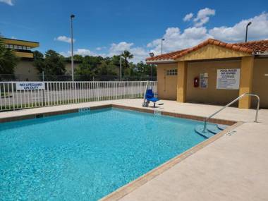 Days Inn & Suites by Wyndham Orlando East UCF Area