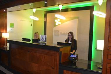 Holiday Inn Orlando East-UCF Area an IHG Hotel