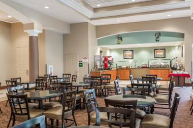 Hawthorn Suites by Wyndham Lake Buena Vista a staySky Hotel & Resort