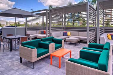 Holiday Inn & Suites Orlando International Drive South an IHG Hotel