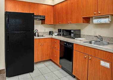 1BR with King Bed - Near Disney - Pool and Hot Tub!