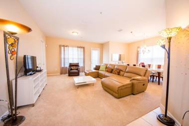 Lui's Vista Cay Condo