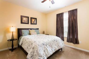 4Br 2Bath Condo Balcony 5min Conv Center 2020ft