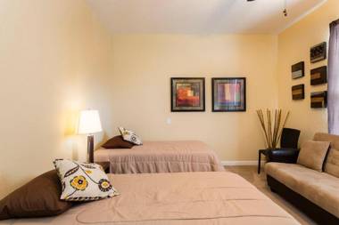 4Br 2Bath Condo Balcony 5min Conv Center 2020ft