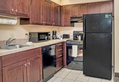 1BR King Suite - Near Disney - Pool and Hot Tub!