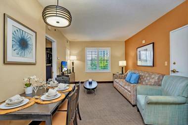 1BR King Suite - Near Disney - Pool and Hot Tub!