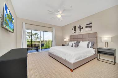 Spacious 3BR Condo w/ Pool and Hot Tub near Disney!