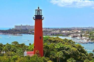 Villa Tropicana by Digsify Private Heated Pool Near Beaches PGA Rapids Water Park Gardens Mall Roger Dean Stadium Fitteam Ballpark