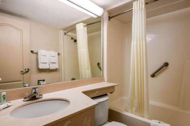 Quality Inn & Suites Tarpon Springs South