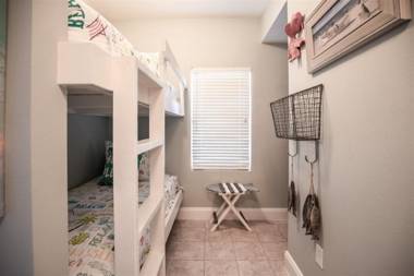 Laketown Wharf 810