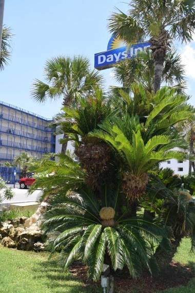 Days Inn by Wyndham Panama City Beach/Ocean Front