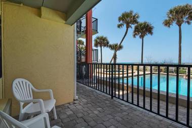 Ramada by Wyndham Panama City Beach / Beachfront