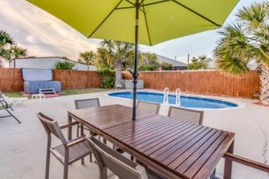 Gulf View Home - Private Pool and Hot Tub!