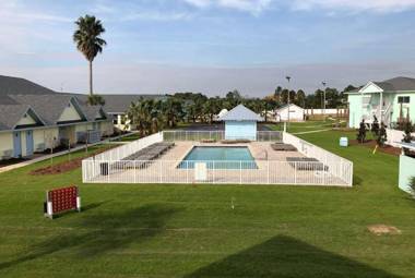 Travelodge by Wyndham Panama City Beach / Beachfront
