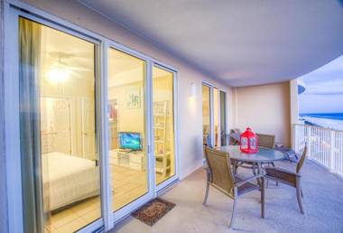 Fantastic Private Complex -Beachfront 2BD Ocean Villa! Gorgeous Amenities