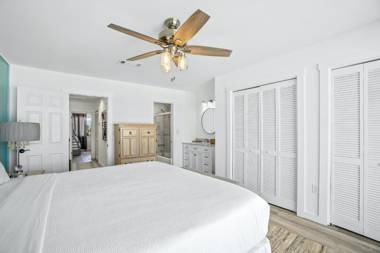 Pet Friendly Beach House - Summer Reign by Panhandle Getaways