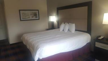 REGENCY INN & SUITES